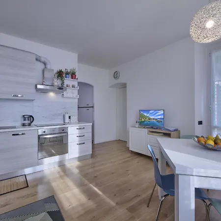 Casa vacanze In Centro Ca' Leandro Vista Lierna
