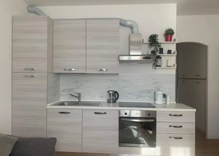 In Centro Ca' Leandro Vista * ליירנה